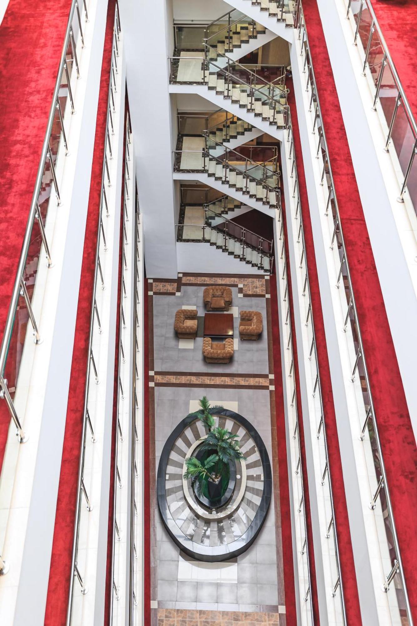 Sapphire Plaza Hotel 4*