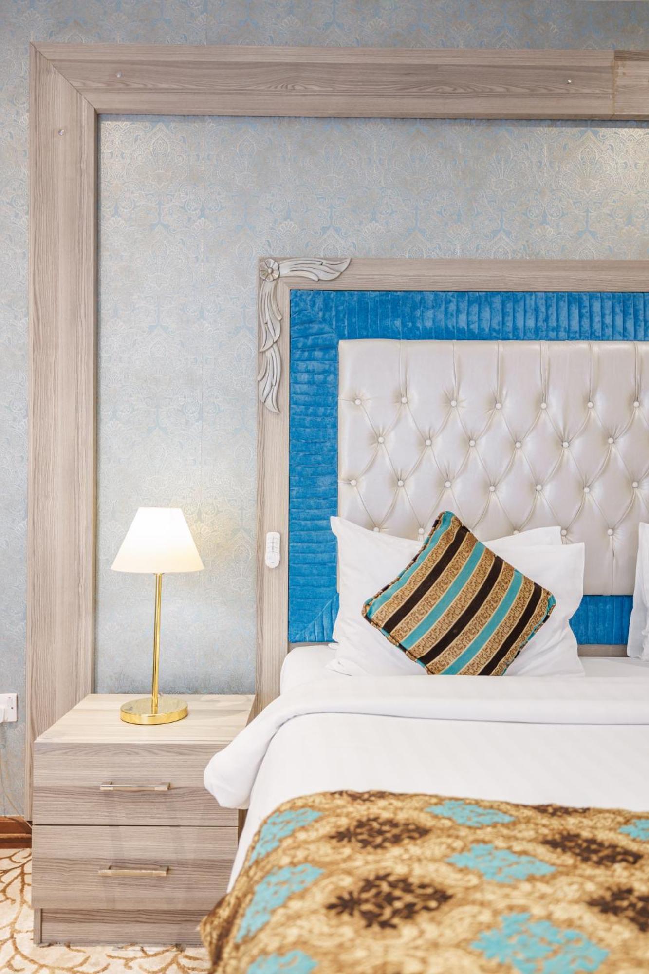 Sapphire Plaza Hotel 4*